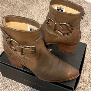 Frye Zoe Ring short bootie